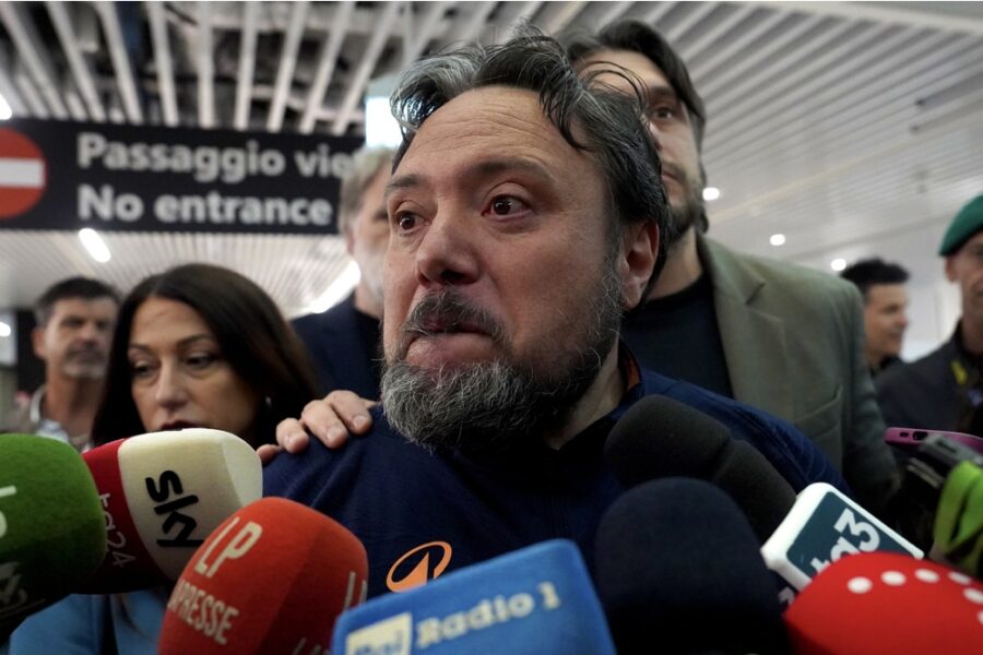 'Ci pestavano e dicevano 'Welcome to Isreael'. A me calci e pugno su un occhio'