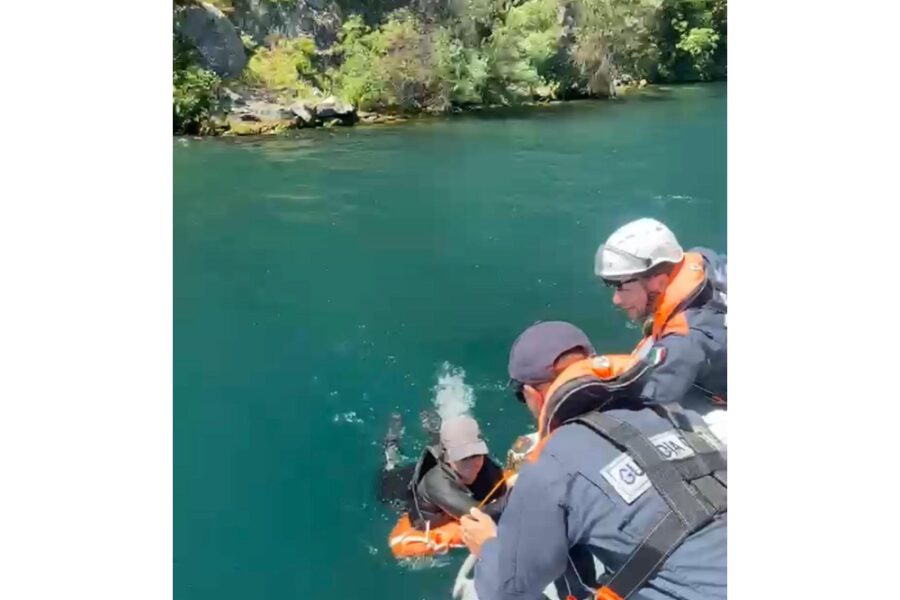 In azione Guardia Costiera e Vigili del fuoco