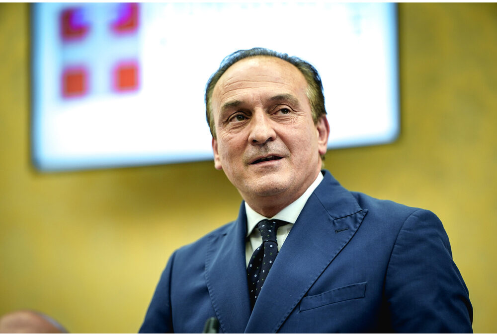 Il governatore in Consiglio Piemonte: "Animale figura sacra"