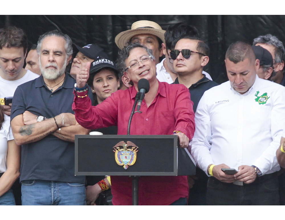Colombia, il presidente Petro conferma raid contro l’Eln con l’ok del Venezuela
