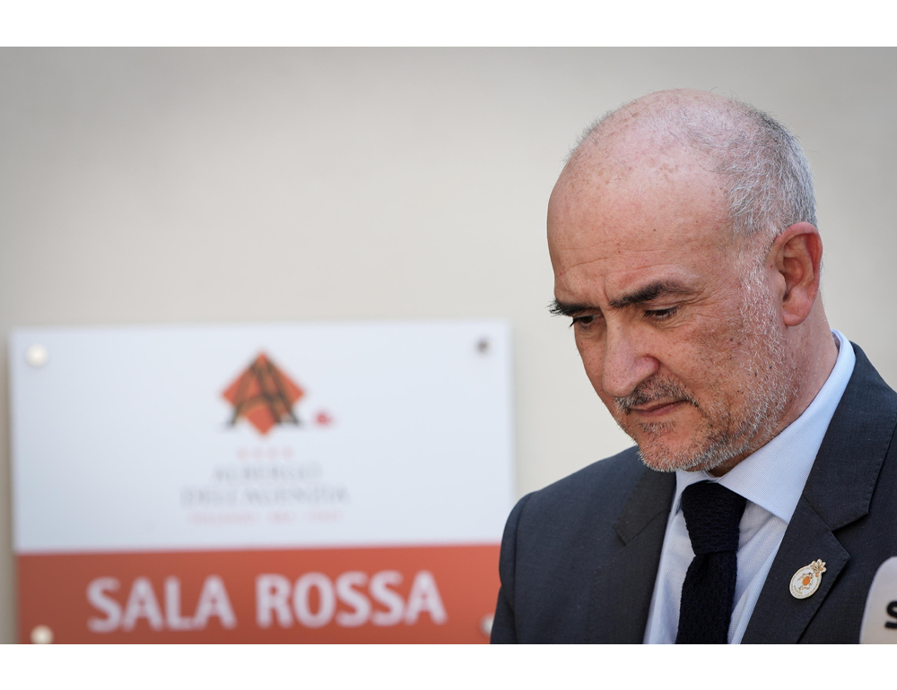 Commiato a Petrini, Rettore ‘barra dritta, avanti tutta, oltre l’ostacolo’