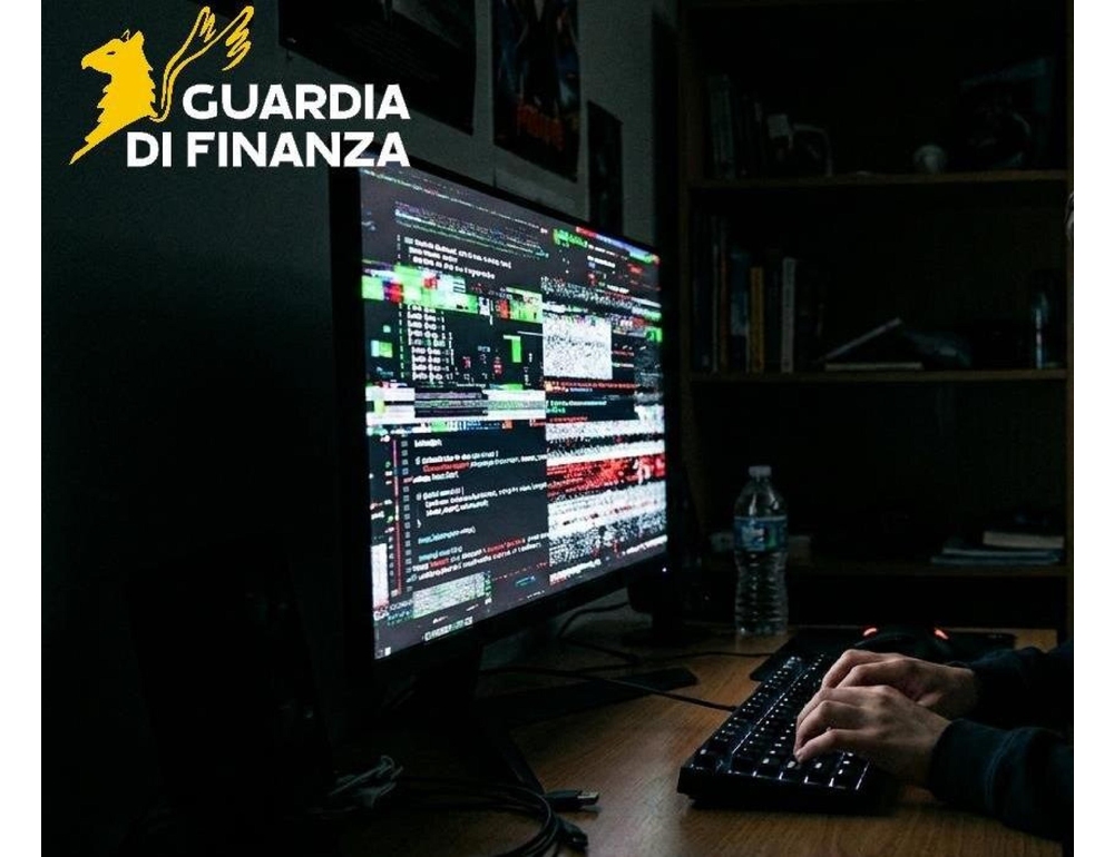 Deteneva 500mila file pedopornografici, arrestato e oscurato canale social