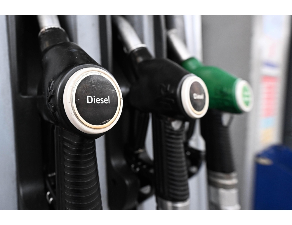 Diesel a 20 centesimi per errore, code a un distributore in Alto Adige