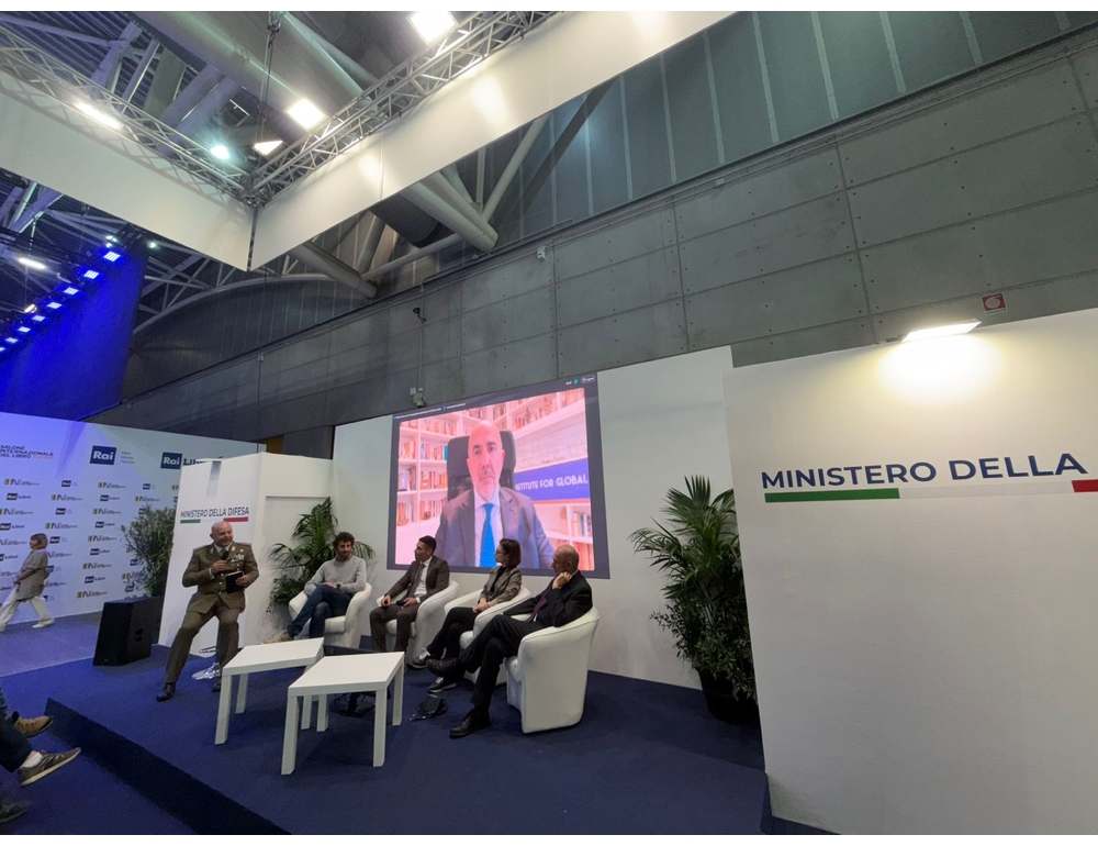 Difesa europea e tecnologia al Salone del Libro