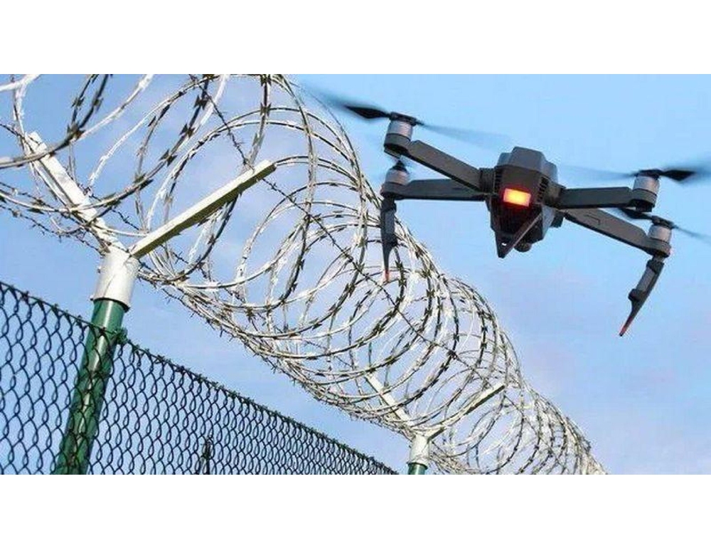 Drone con un kg di hashish abbattuto nel carcere di Napoli Poggioreale