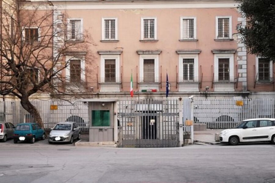 35enne esperto di arti marziali vive a poca distanza dal luogo del delitto