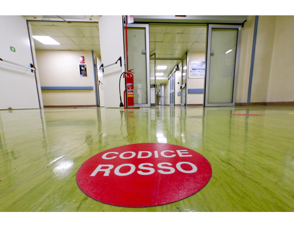 Entra in casa e tenta di strangolare una donna, s’indaga nel Salernitano