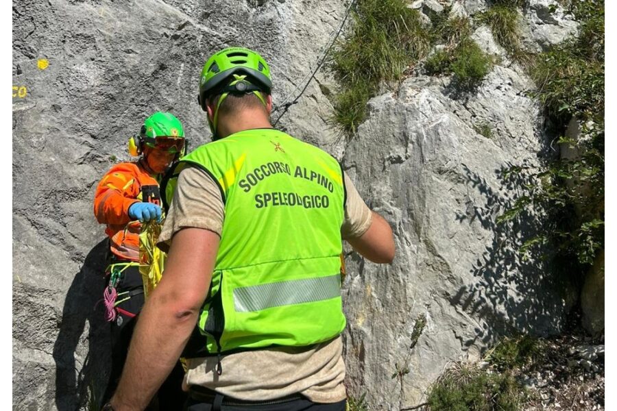 Ricerche con elicottero e con squadre di terra che perlustrano i boschi
