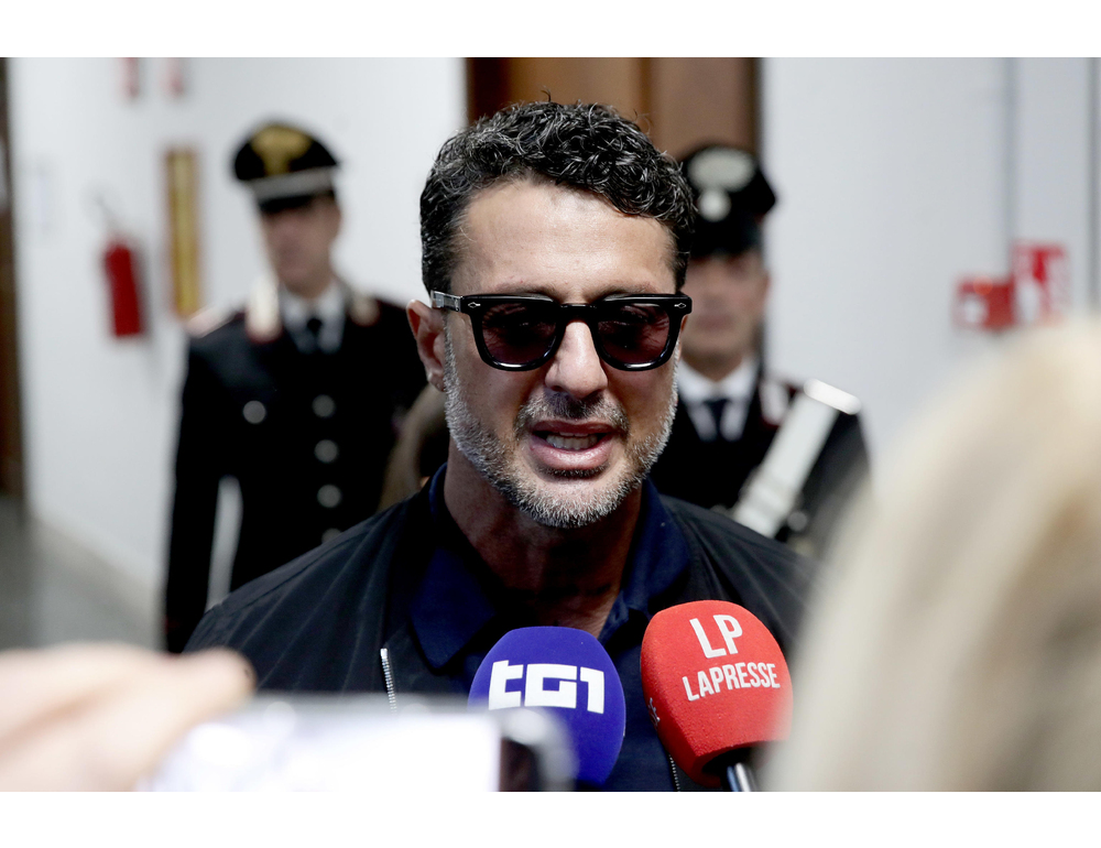 Fabrizio Corona risarcisce e punta a patteggiare un’ipotesi di bancarotta