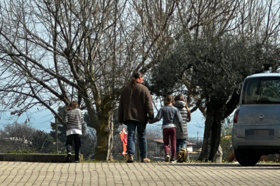 La piccola tornerà ora nella struttura protetta insieme al fratello e la sorella