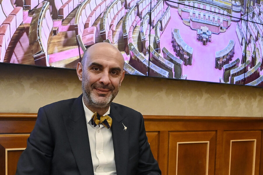 'Cambio di legali per il rifiuto di allargamento del collegio difensivo'