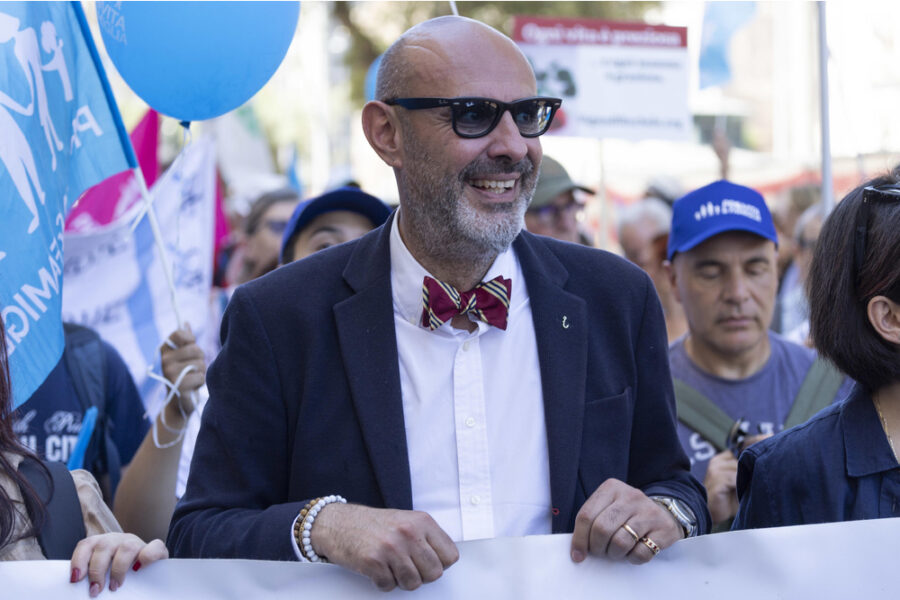 L'ex senatore della Lega conferma di aver ricevuto il mandato
