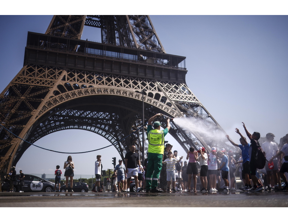 Fine dell’afa a Parigi, nella capitale 11 gradi in meno in 24 ore