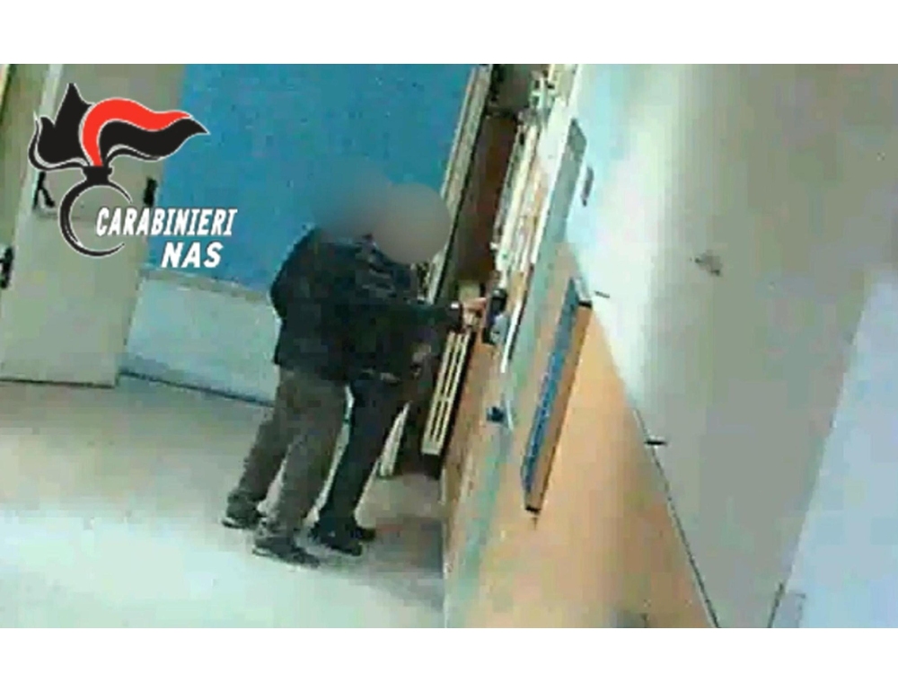 Furbetti del cartellino all’Asl di Caserta, sospesi quattro medici e due infermieri
