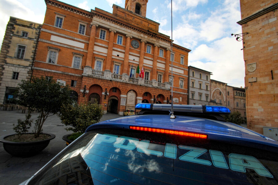 Illeso dopo una prima caduta ma poi sbalzato dopo il ribaltamento della vettura