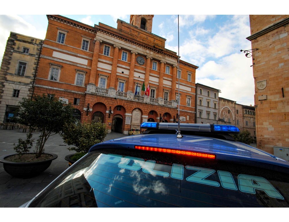 Grave dopo essere caduto dal tettino di una minicar, salito ‘per gioco’