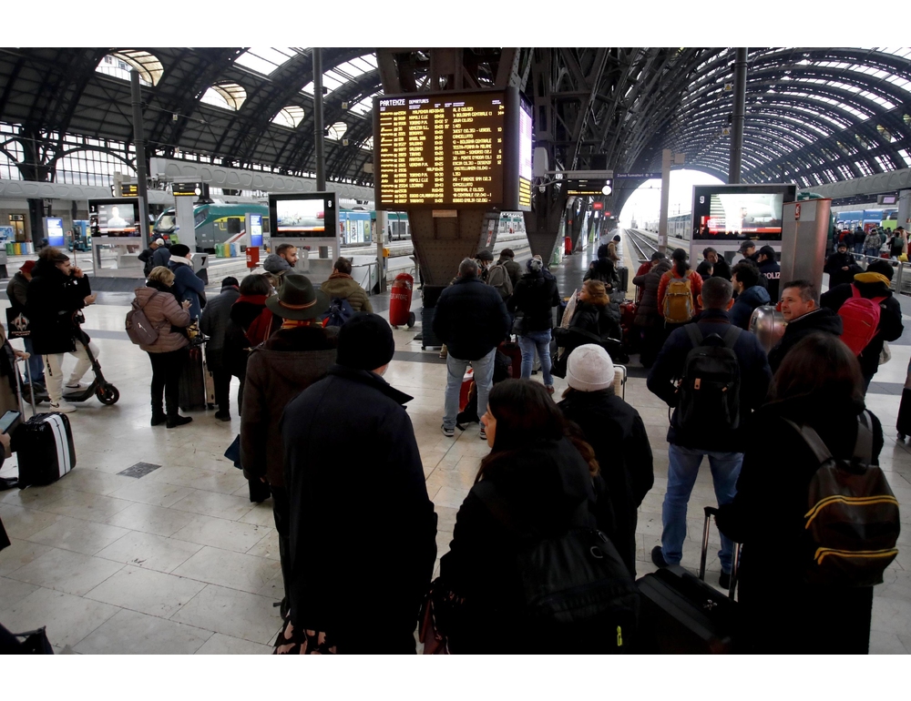 Guasto sul nodo di Milano, circolazione ferroviaria sospesa e ritardi fino a 40 minuti