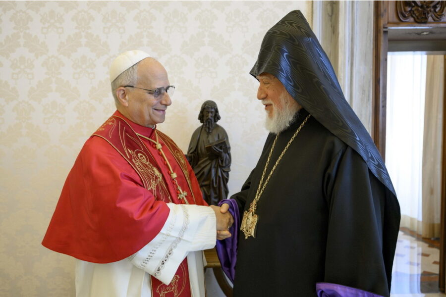 Aram I con il Pontefice a Piazza San Pietro per l'udienza generale