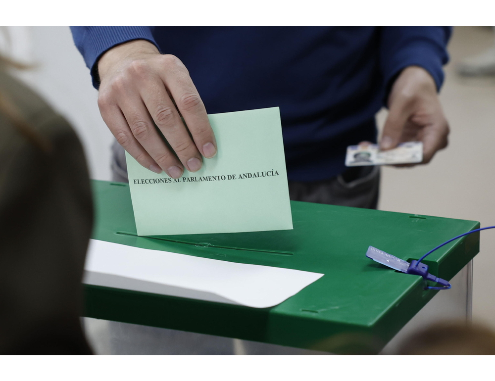 Il Pp vince in Andalusia ma dipende da Vox, il Psoe resiste