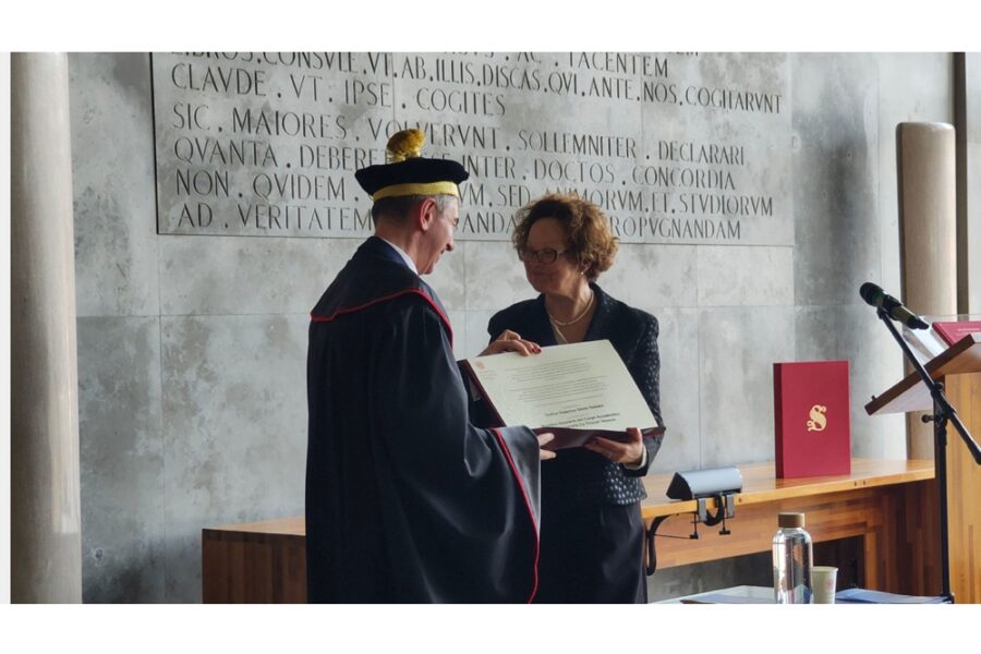 Il titolo conferito a Federico Silvio Toniato nella sede principale dell'università