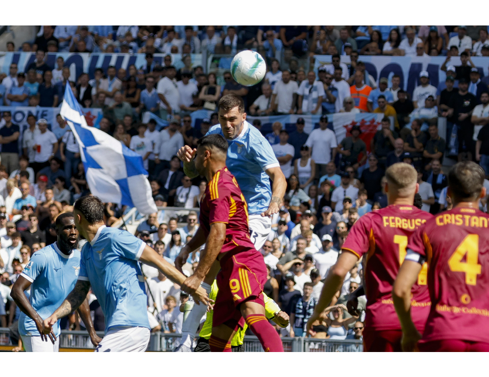 Il derby Roma-Lazio anticipato a domenica alle 12
