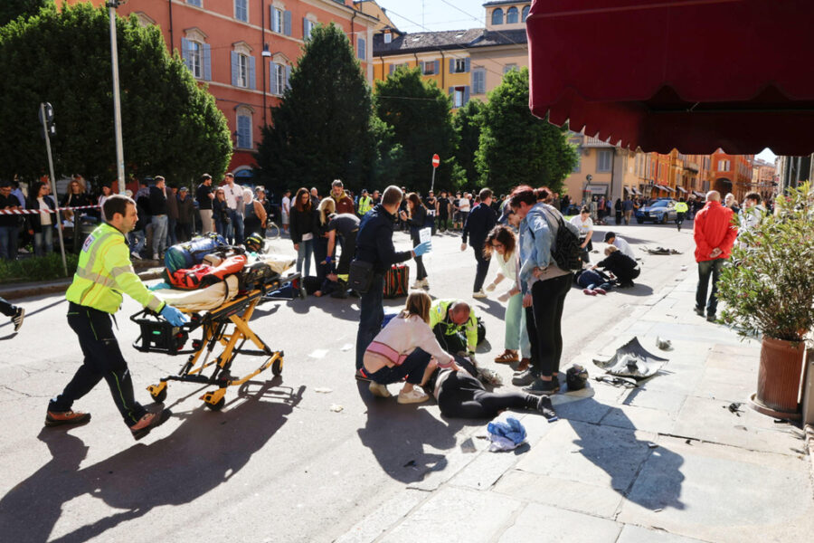 L'accusa è di strage con l'aggravante delle lesioni gravissime