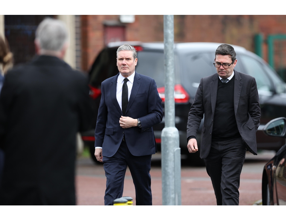 Il premier britannico Starmer potrebbe dimettersi a favore di Burnham