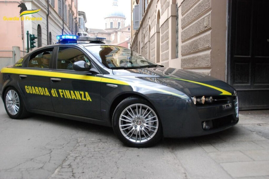 Alla vittima sottratti soldi dell'azienda e risparmi