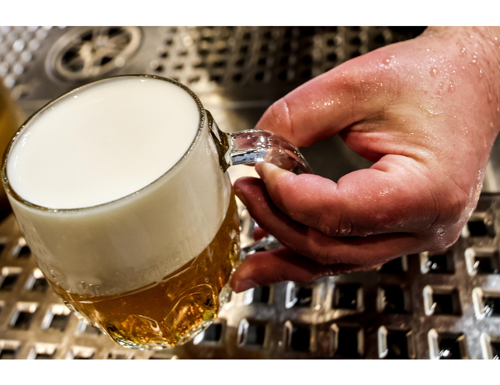 In Francia va a ruba la birra ‘John Lemon’, ma Yoko Ono la fa vietare