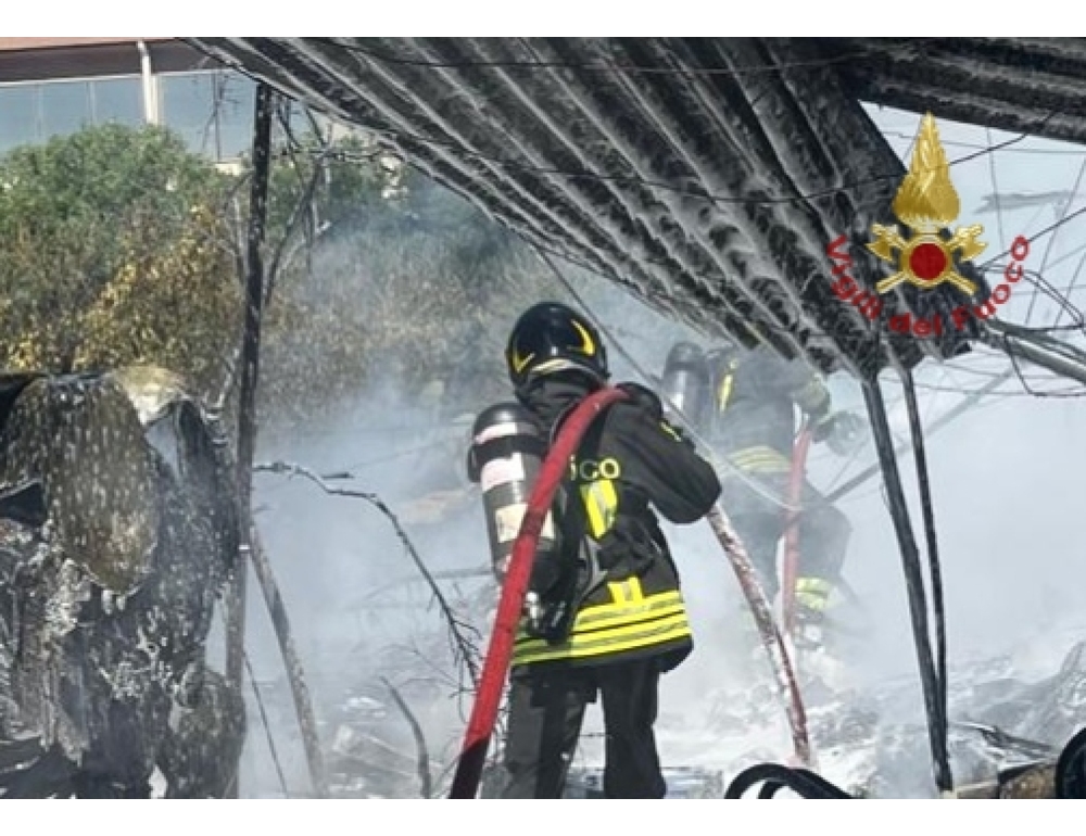 Incendi verso case Iglesias e base Aeronautica nel sud Sardegna