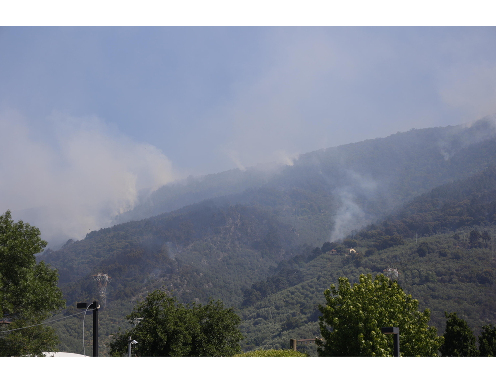 Incendio Monte Faeta, 120 sfollati sul versante di Lucca