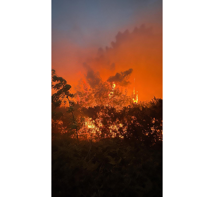 Incendio sul Monte Faeta, nella notte evacuate 3500 persone