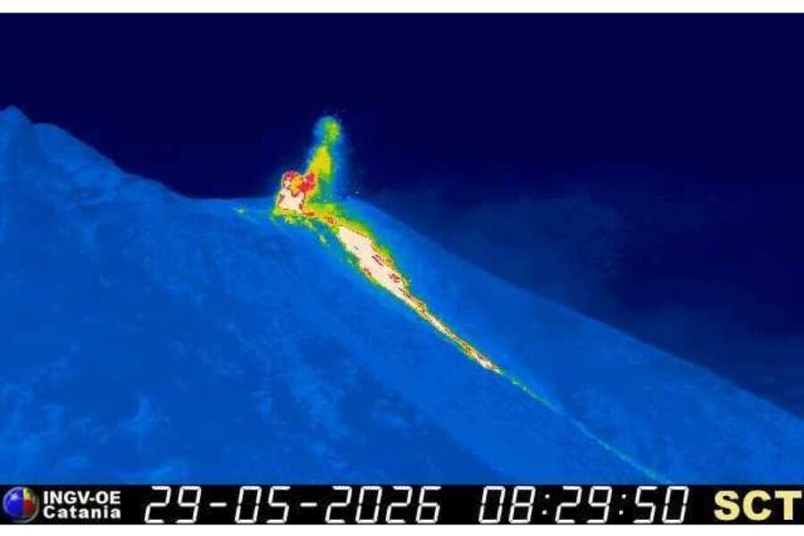 Si sviluppa nella parte medio-alta della Sciara del Fuoco