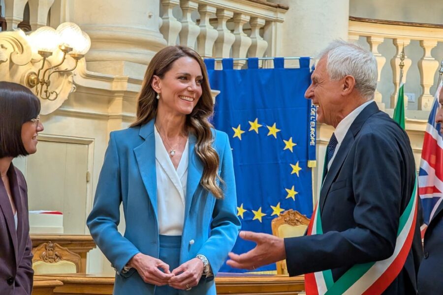 La principessa in Comune riceve tre doni