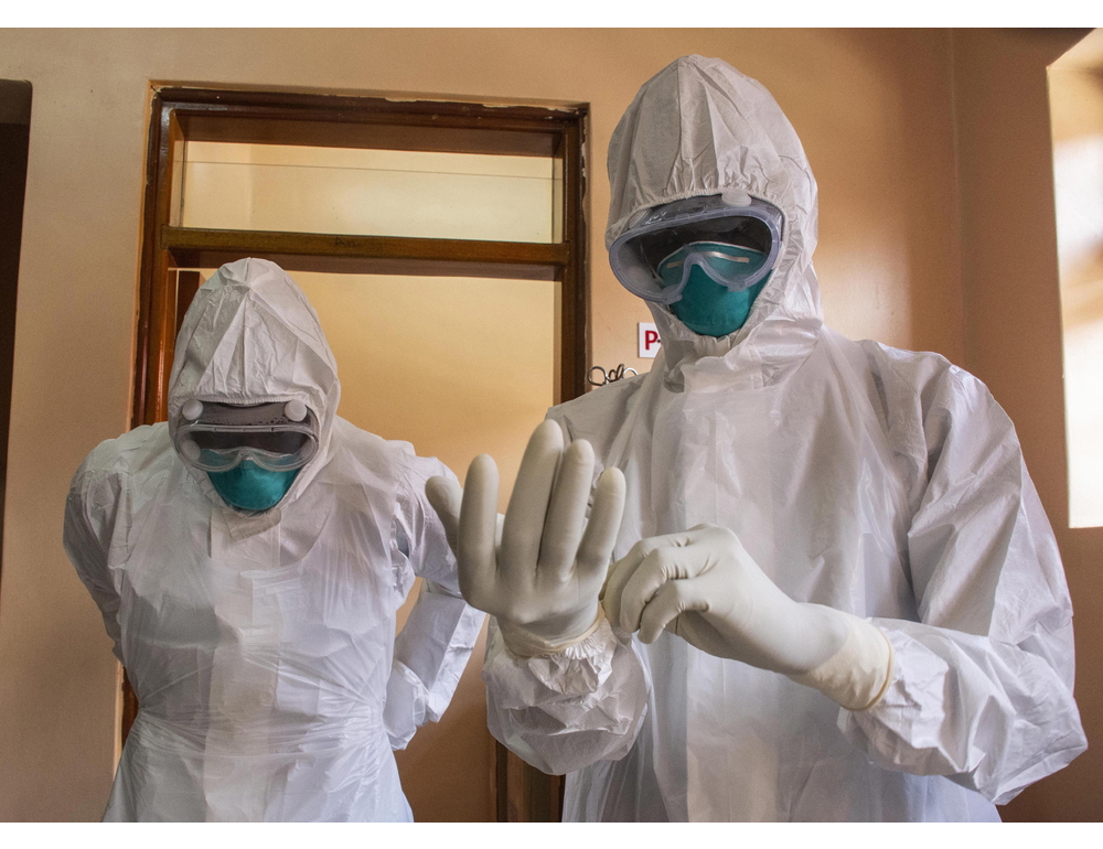 L’OMS dichiara l’emergenza sanitaria internazionale per un raro ceppo di Ebola