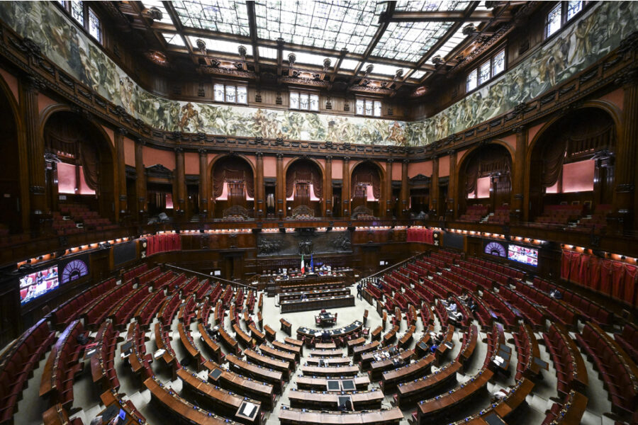 Provvedimento in 10 articoli. Introduce misure riguardanti i commissari straordinari