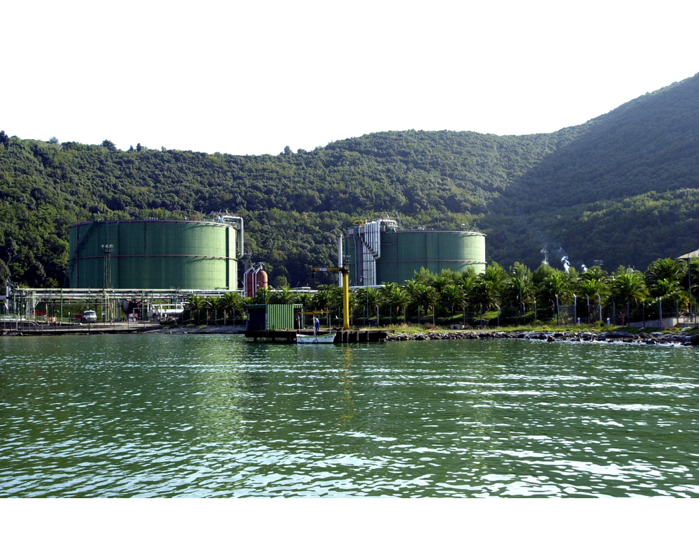La procura di Spezia indaga sulla sicurezza del rigassificatore a Panigaglia