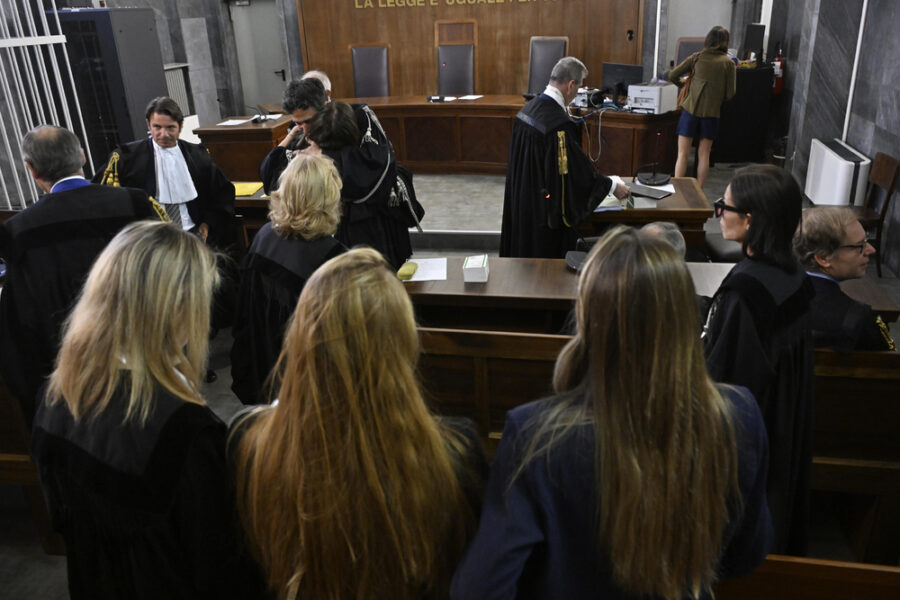 Da difese questioni di incostituzionalità e su testi da sentire. Si va a giugno