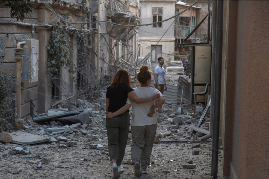 L'oppressione dei talebani sulle donne nei suoi reportage su Radio Bullets