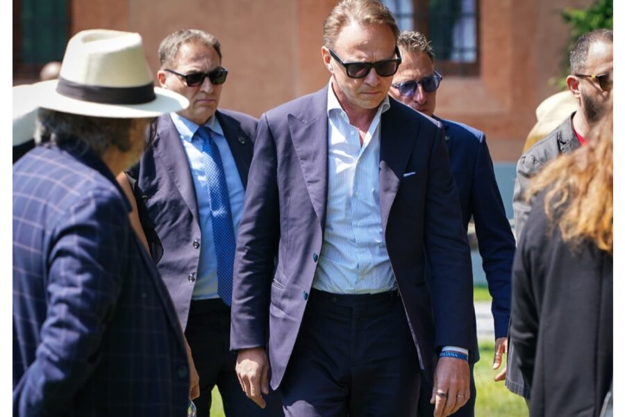 I ministro si è intrattenuto con la famiglia nella camera ardente