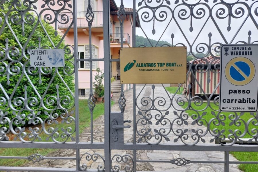 "La titolare non c'è"