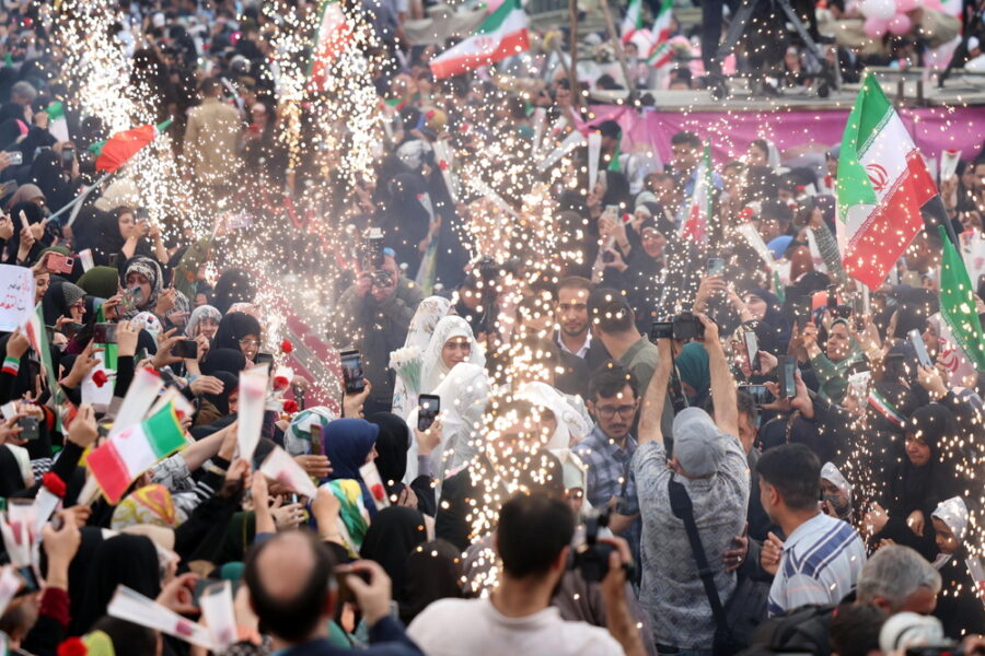 Centinaia in diverse piazze principali della capitale