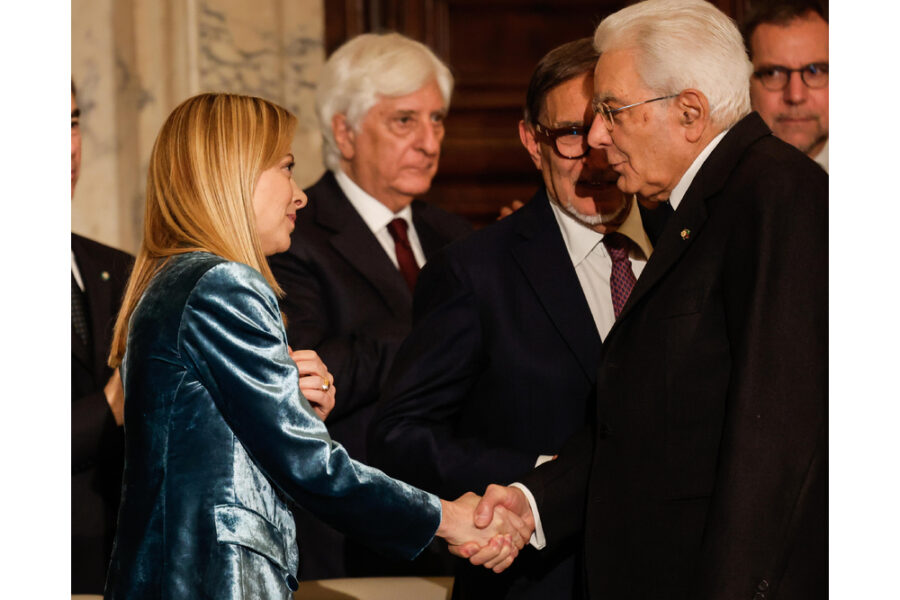 "Grazie presidente "e "bravo Mattarella" le parole della piccola folla presente