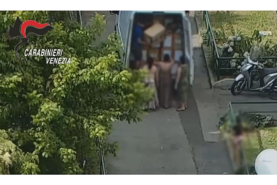 La 'base' della banda in un condominio nel capoluogo lombardo