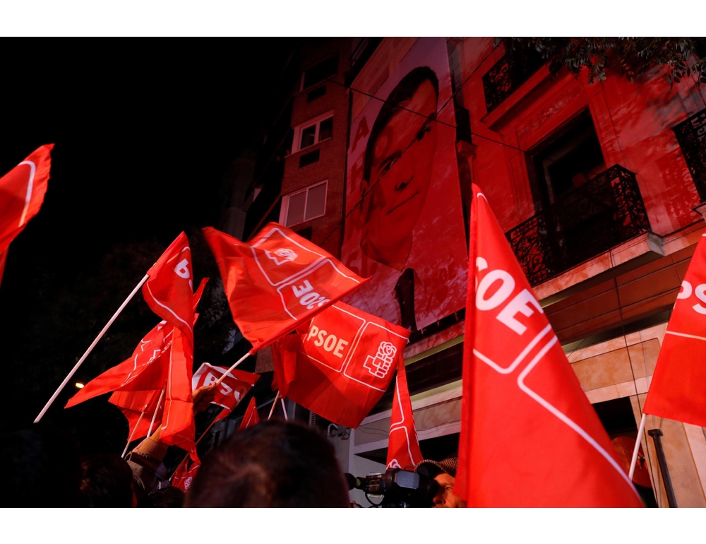 Media, ‘Guardia Civil nella sede centrale del Partito Socialista a Madrid’