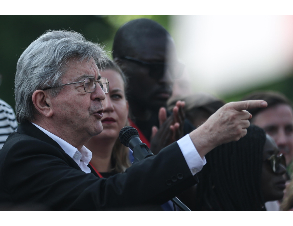 Melenchon si candida alle presidenziali francesi, è ufficiale