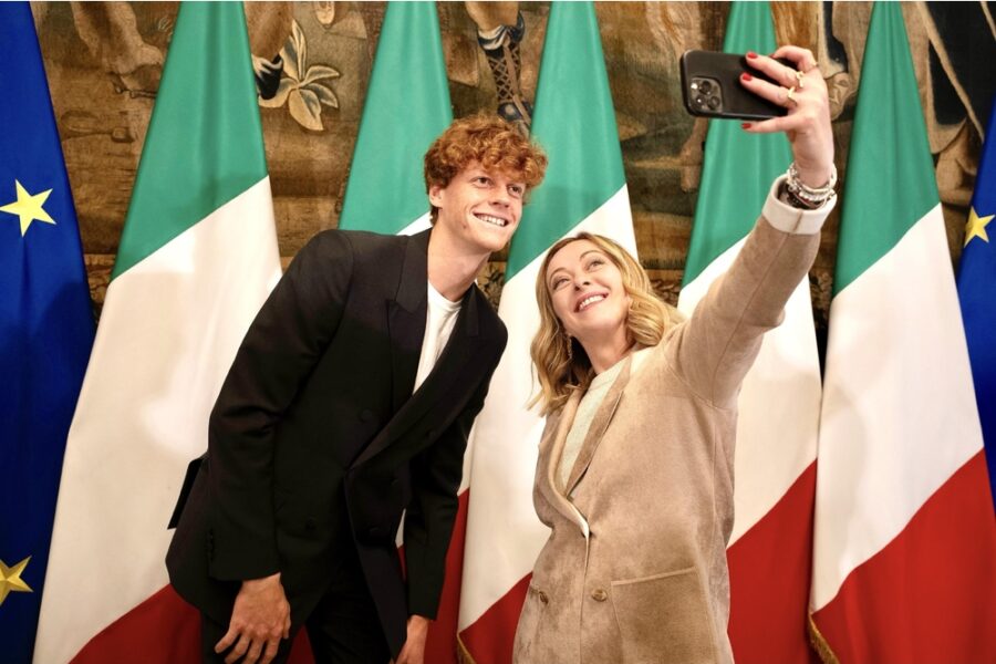 La premier loda sui social 'un'impresa mai riuscita a nessuno'