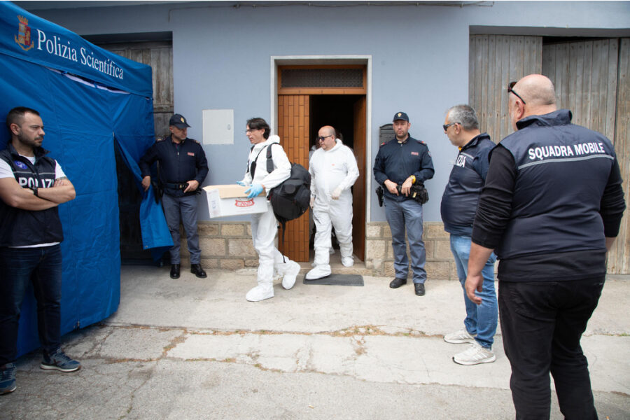 Si cercano anche eventuali ricerche per procurarsi ricina da parte delle vittime