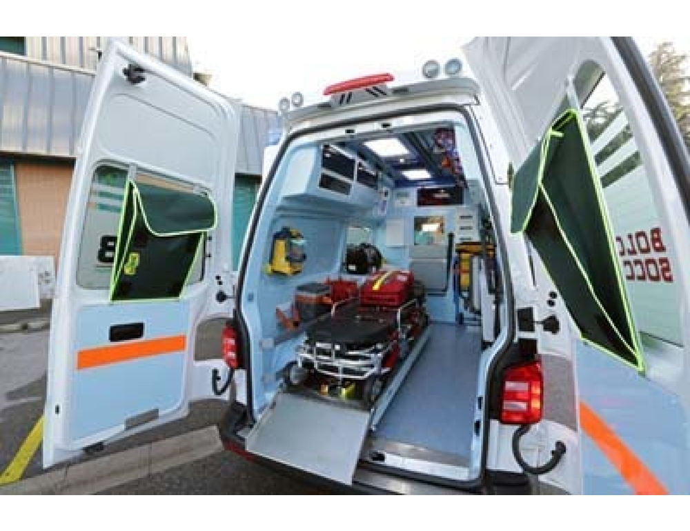 Operaio muore in provincia Lucca, sarebbe rimasto schiacciato da pressa