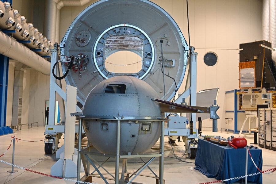 L'astronauta: 'ma non si lasci indietro l'automotive